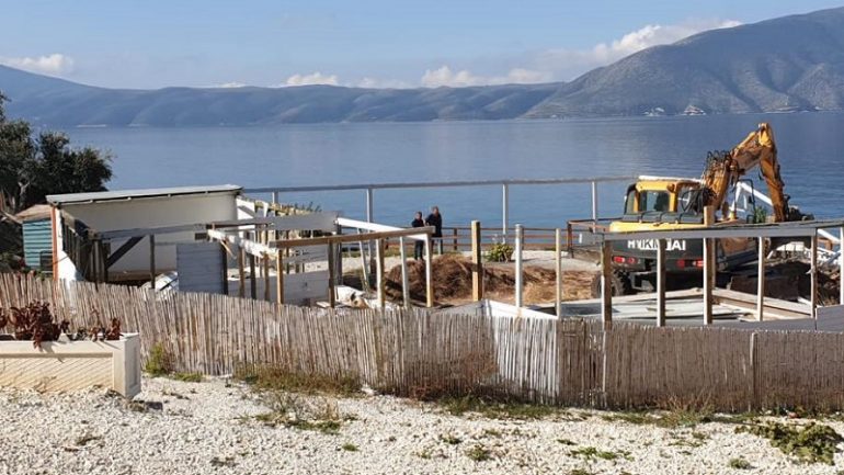 IKMT, pastron mbetjet në bregdetin e Orikumit