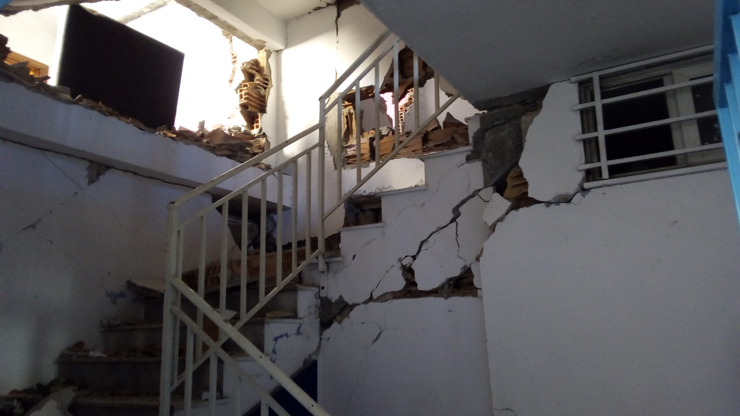 Vodhi 7 banesa të dëmtuara nga tërmeti, arrestohet 37 vjeçari