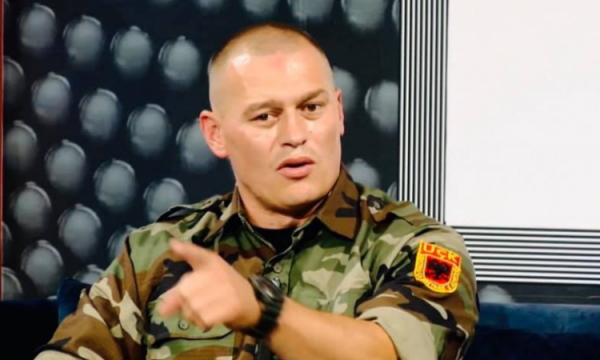 Debati me Cecen – Ish-ushtari i UÇK’së i reagon Cecës: Vogëlushët e detyruan burrin tënd të ndihet i turpëruar