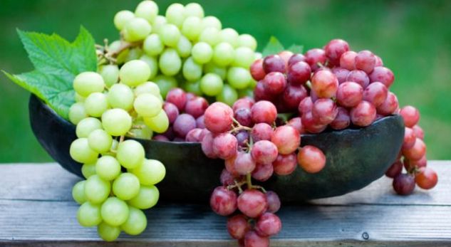 Zbuloni arsyet pse duhet të konsumoni rrush për shëndetin e zemrës