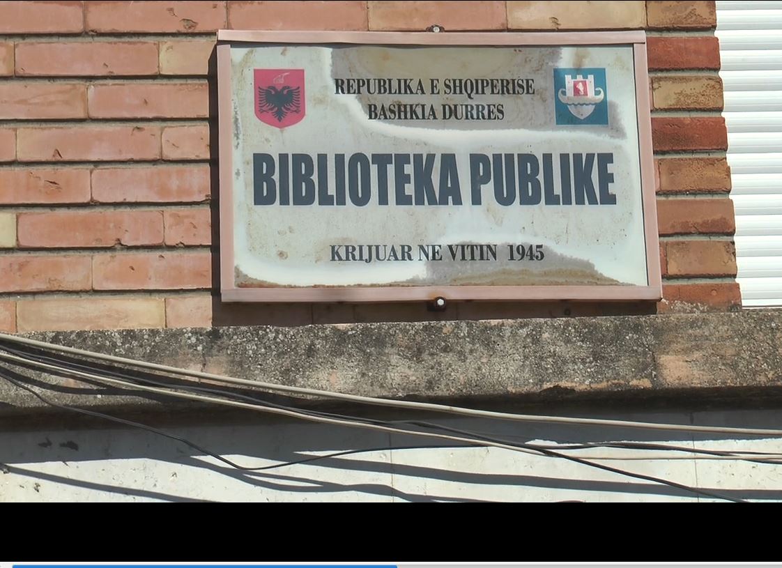 COVID-19, “kyç” bibliotekën në qytetin e Durrësit, infektohet punonjësja
