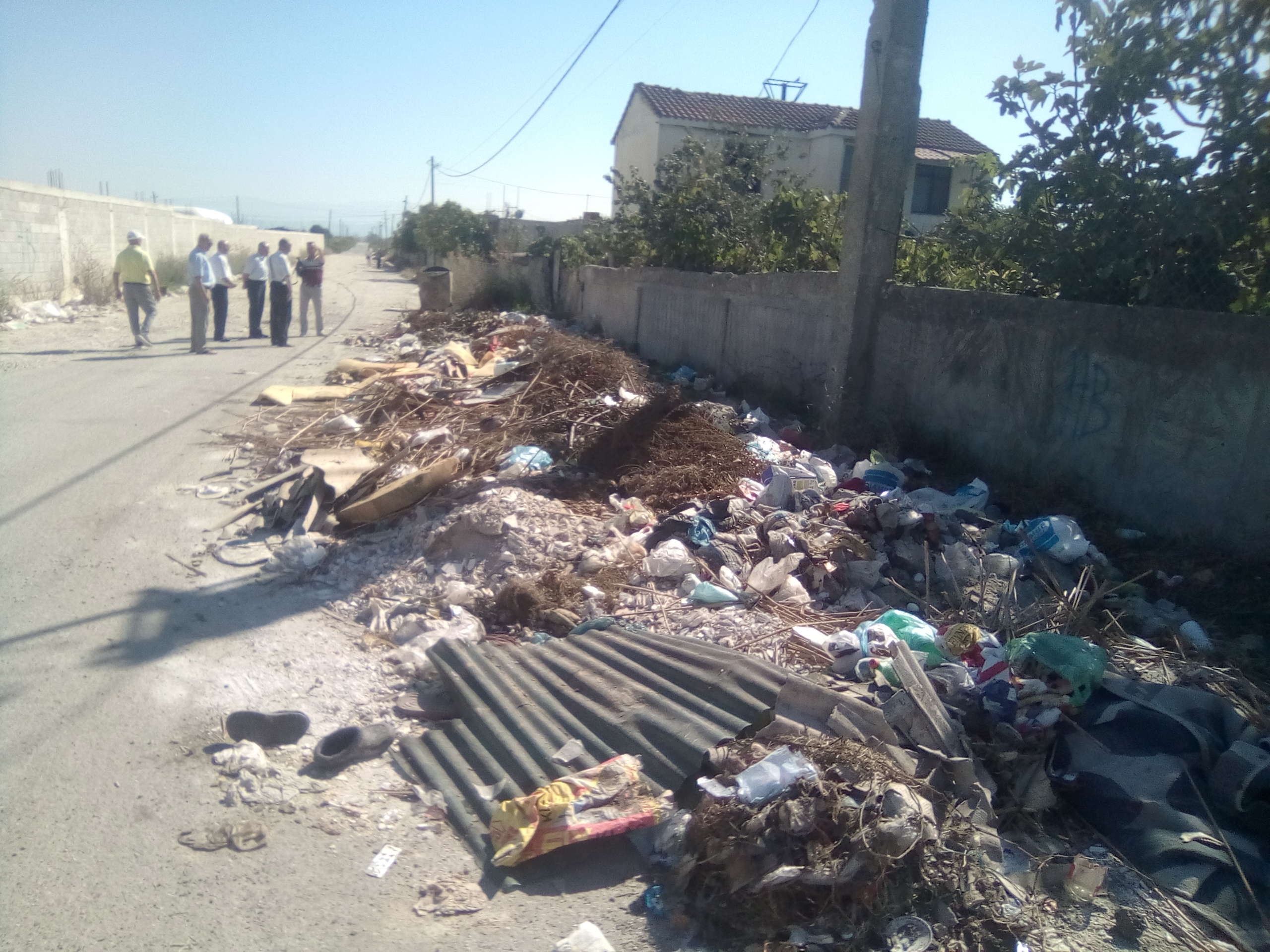 Plehrat nëpër rrugë, banorët e Porto Romanos, të alarmuar nga ndotja mjedisore