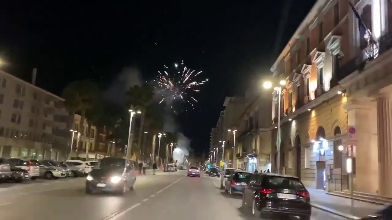 Fishekzjarret në Bari, ankohen qytetarët: Afër bashkisë dhe nën sytë e policisë. Kur do të marrë fund ky turp