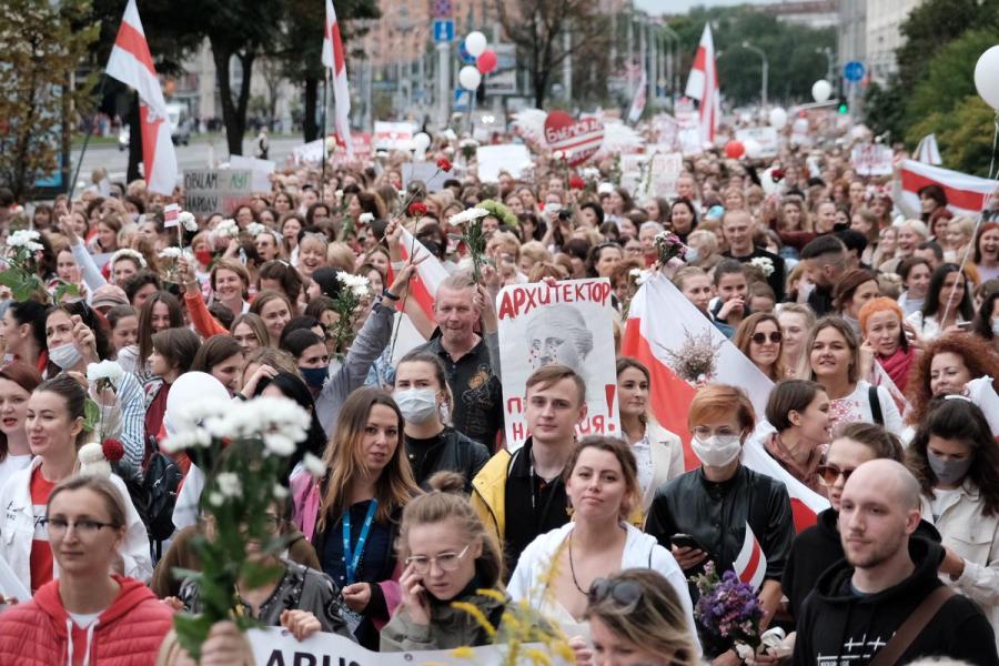 Kërkojnë dorëheqjen e presidentit Lukashenka,  gratë bjelloruse u bashkohen protestave