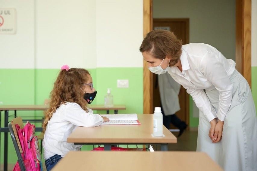 Ministrja e Arsimit, Shahini në ditën e parë të shkollës, viziton  shkollën e mesme “Shote Galica” në Fushë-Krujë