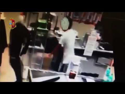 Bitonto, plagosi  punonjësin e supermarketit për ta grabitur, arrestohet autori