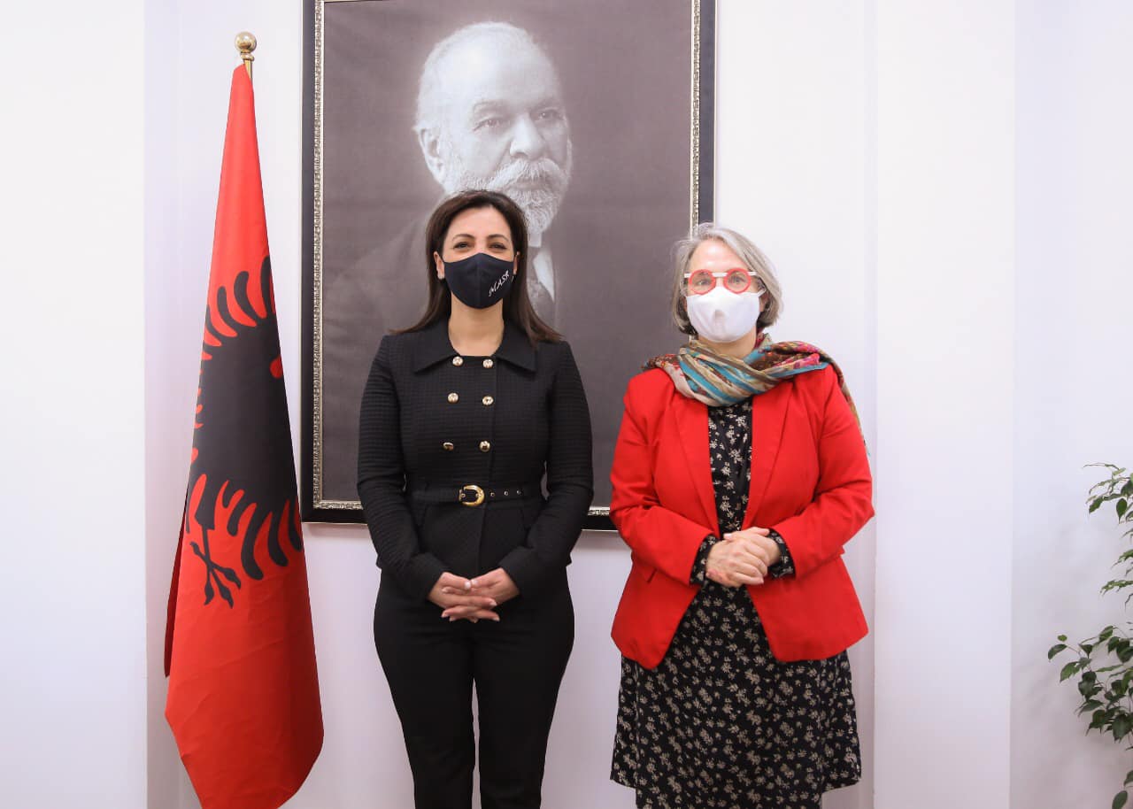 Ministrja Kushi, takim me Ambasadoren Franceze në Tiranë