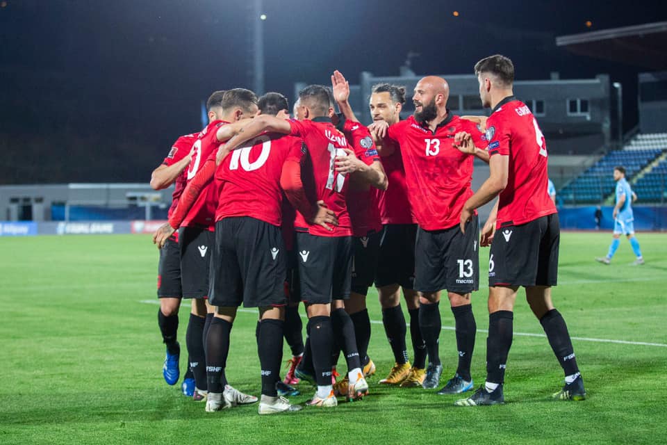 VIDEO/ Shqipëria vuan edhe me San Marinon, Manaj e Uzuni shpëtojnë Edi Rejën dhe na japin fitoren