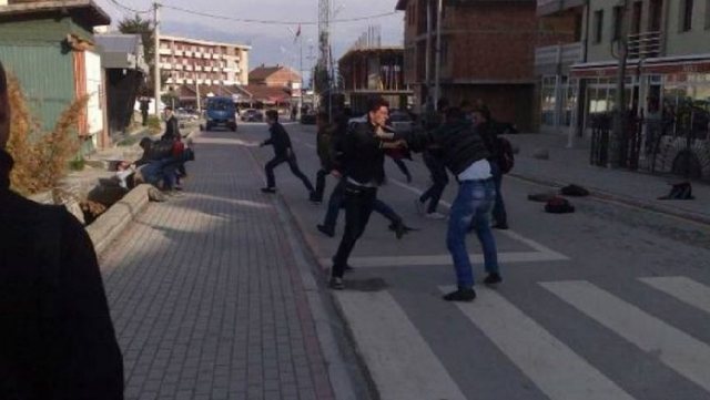 Përleshja mes të miturish në Tiranë kthehet në horror! Fëmijës i pritet qafa, në gjendje kritike për jetën